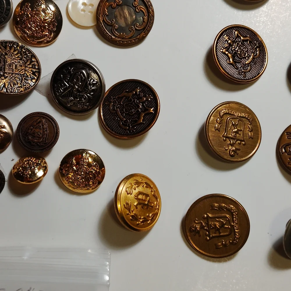 Assorted Button Collection - Picture 2 of 15